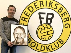 Danmarks bedste portrætmaler anerkendt portrætmaler Peter Bøgelund borgmesterportræt portrættegning Dragør Preben Elkjær